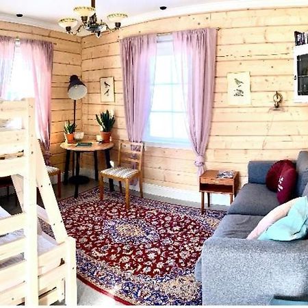 Scenic Small Guesthouse On Horse Farm By The Lake Froso Exterior photo