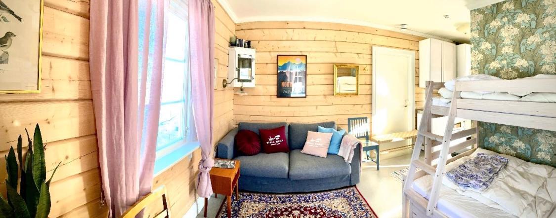 Scenic Small Guesthouse On Horse Farm By The Lake Froso Exterior photo