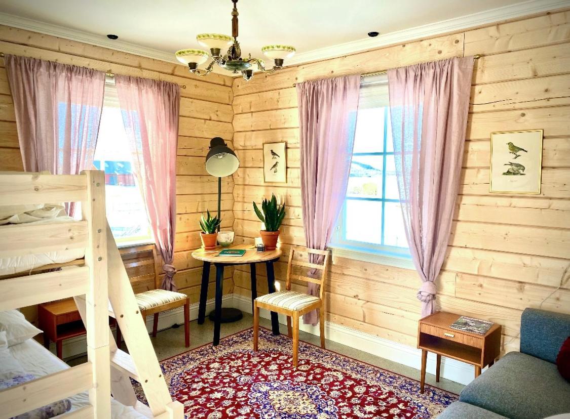 Scenic Small Guesthouse On Horse Farm By The Lake Froso Exterior photo