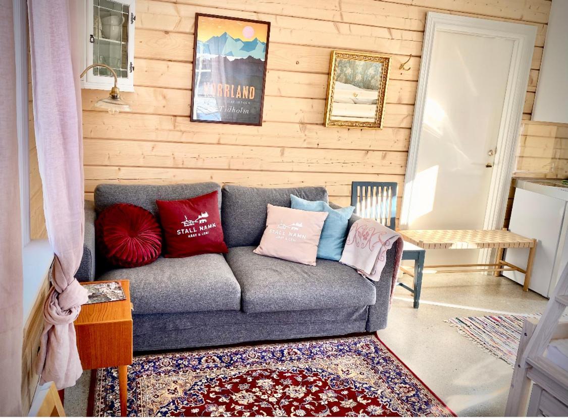 Scenic Small Guesthouse On Horse Farm By The Lake Froso Exterior photo
