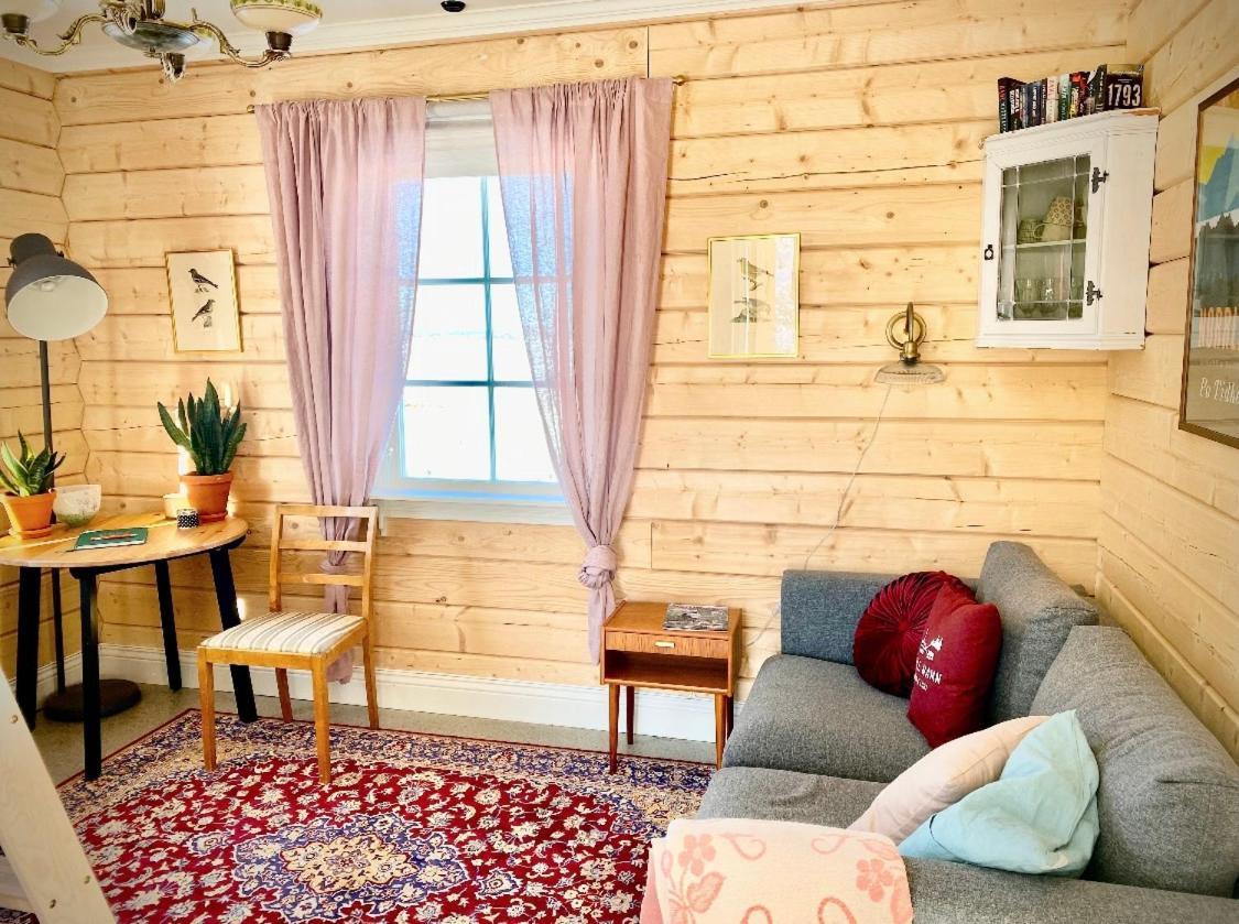 Scenic Small Guesthouse On Horse Farm By The Lake Froso Exterior photo
